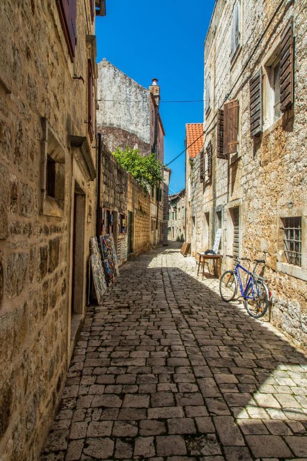 Apartments Emmas Studio Stari Grad  Luaran gambar