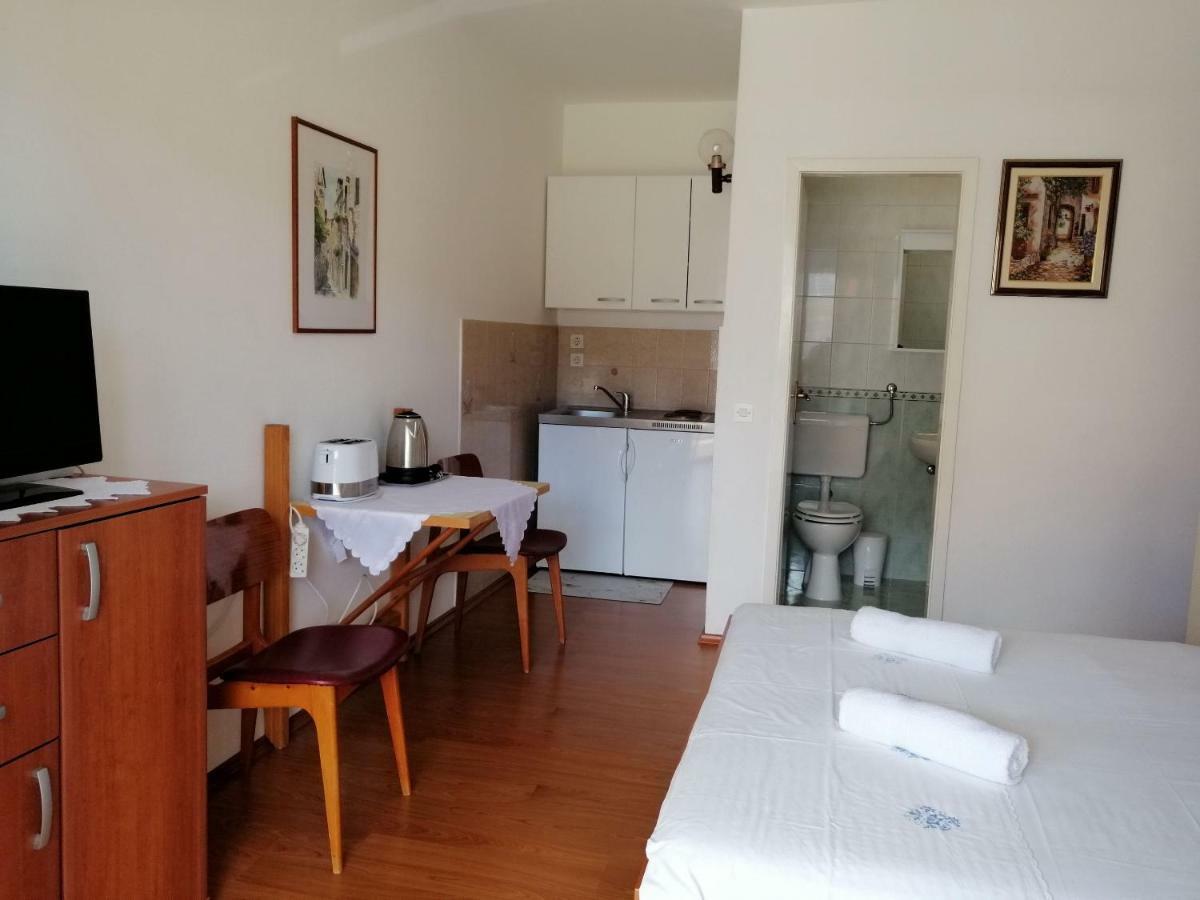 Apartments Emmas Studio Stari Grad  Luaran gambar