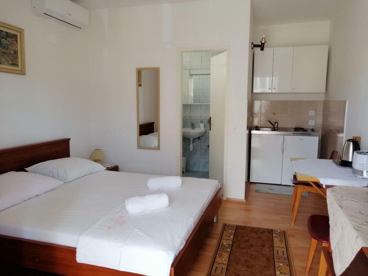 Apartments Emmas Studio Stari Grad  Luaran gambar