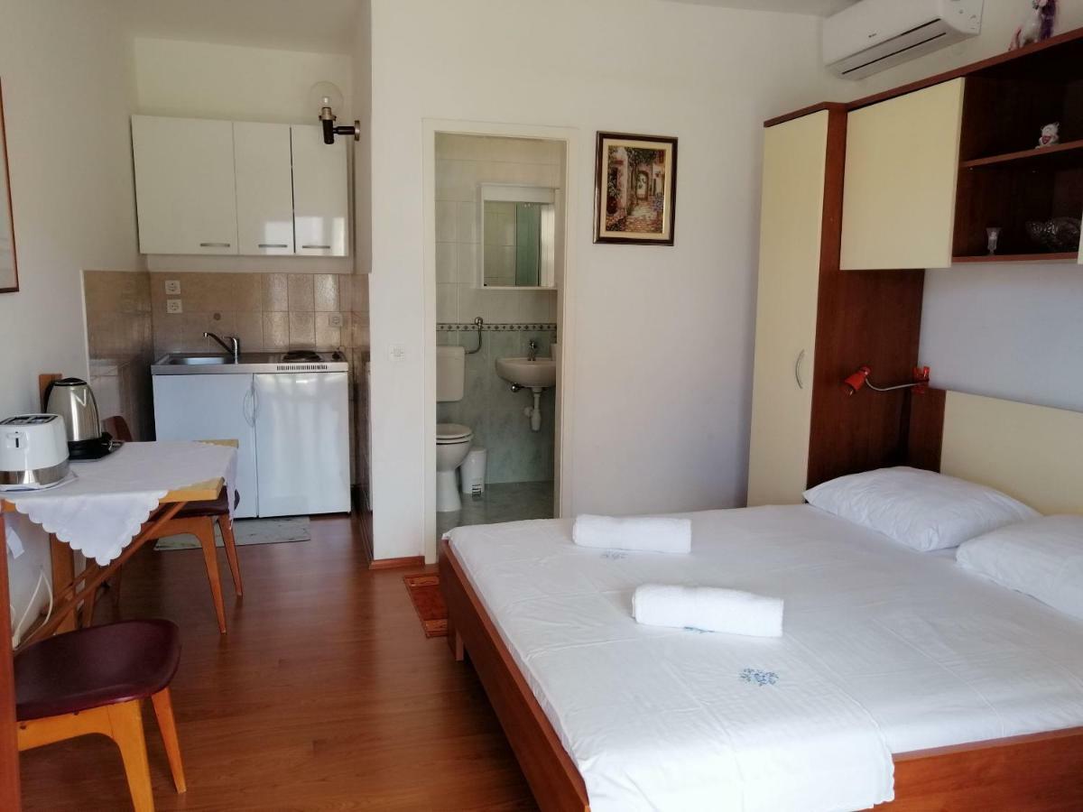 Apartments Emmas Studio Stari Grad  Luaran gambar