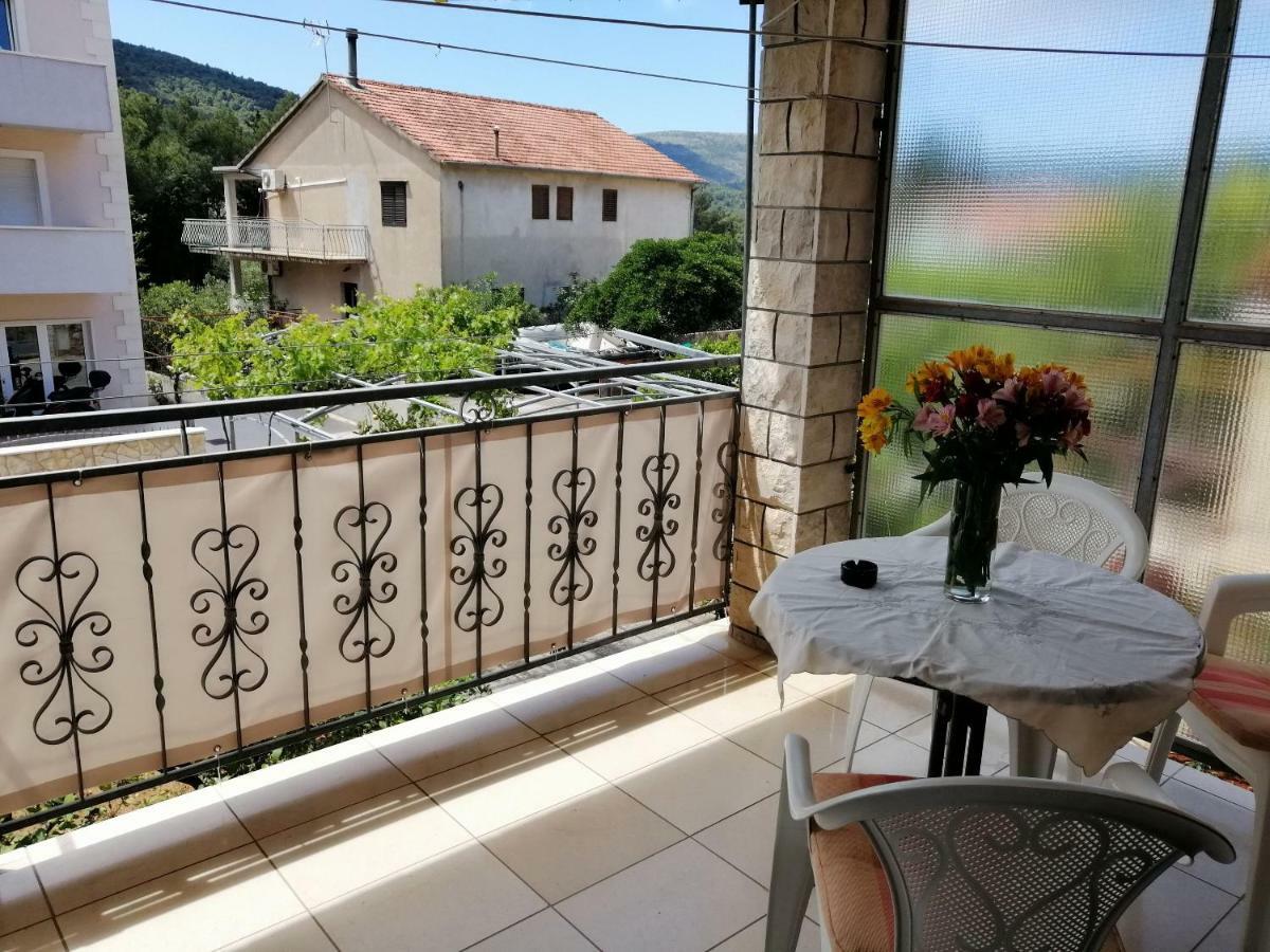 Apartments Emmas Studio Stari Grad  Luaran gambar