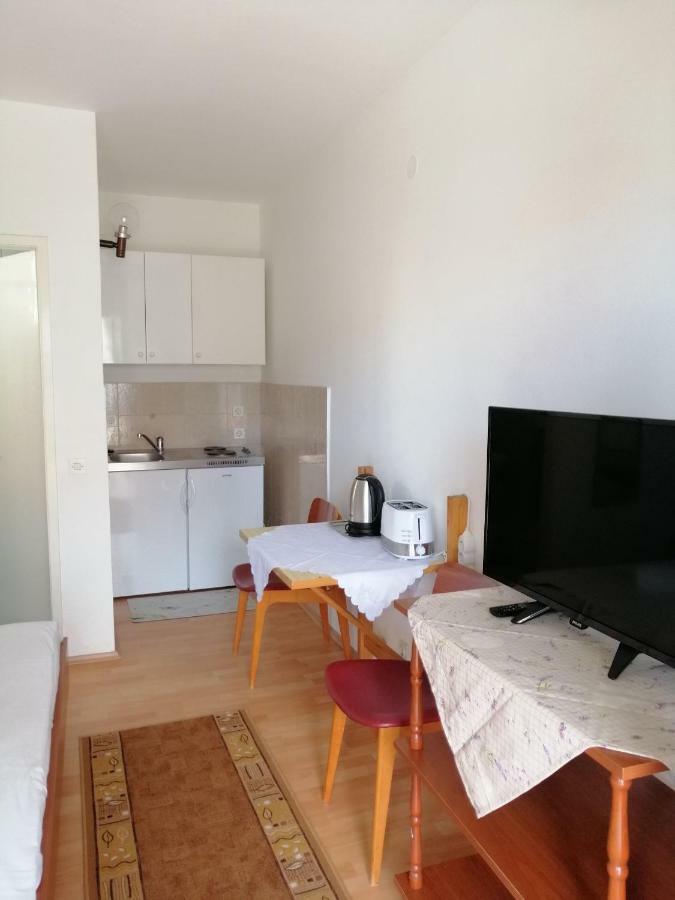 Apartments Emmas Studio Stari Grad  Luaran gambar